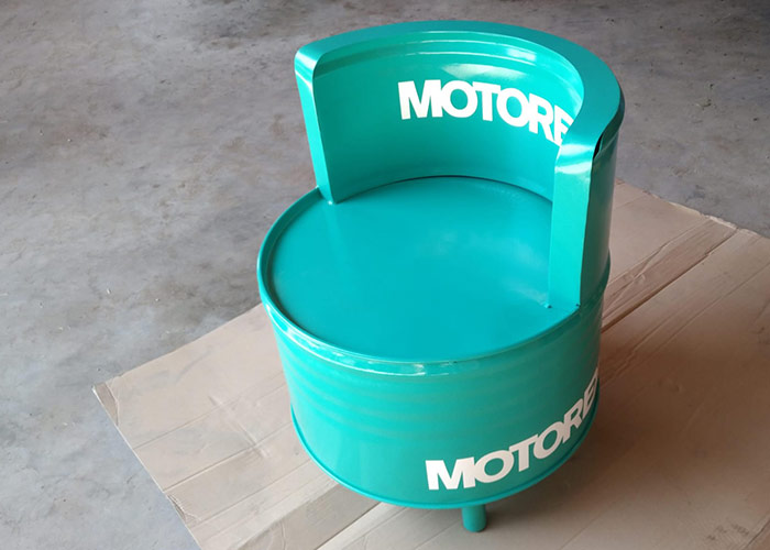 Bruno Ermel Schlosserarbeiten – altes Ölfass als Sitzgelegenheit